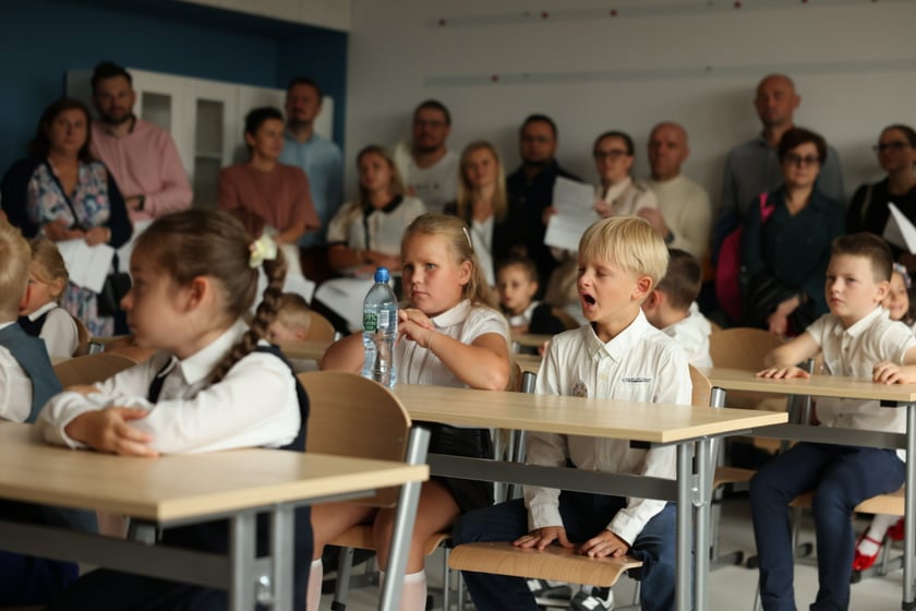 Rozpoczęcie roku szkolnego w nowej szkole przy ul. Asfaltowej we Wrocławiu