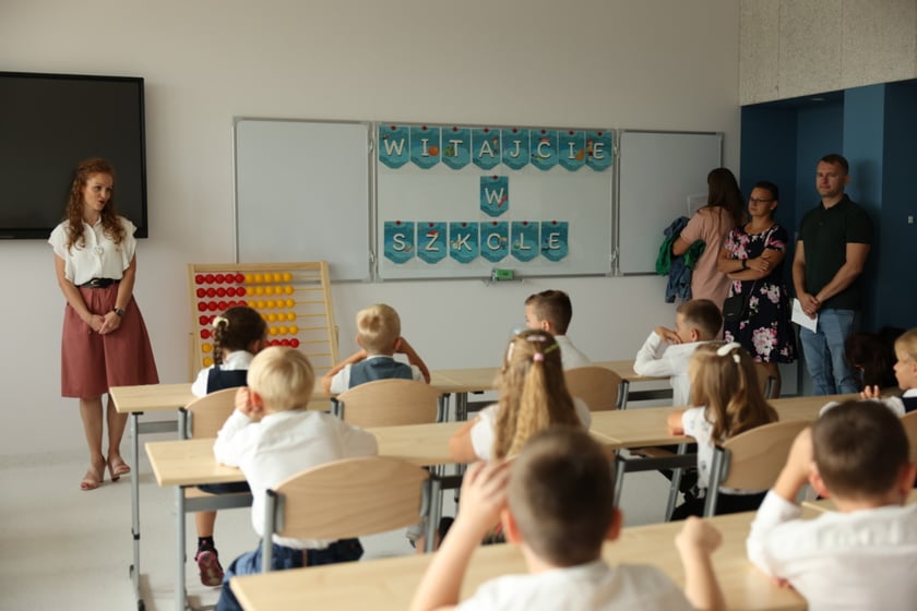Rozpoczęcie roku szkolnego w nowej szkole przy ul. Asfaltowej we Wrocławiu
