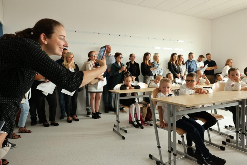 Rozpoczęcie roku szkolnego w nowej szkole przy ul. Asfaltowej we Wrocławiu