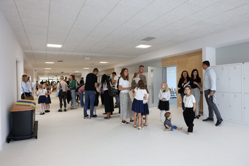 Rozpoczęcie roku szkolnego w nowej szkole przy ul. Asfaltowej we Wrocławiu