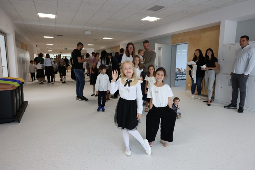 Rozpoczęcie roku szkolnego w nowej szkole przy ul. Asfaltowej we Wrocławiu