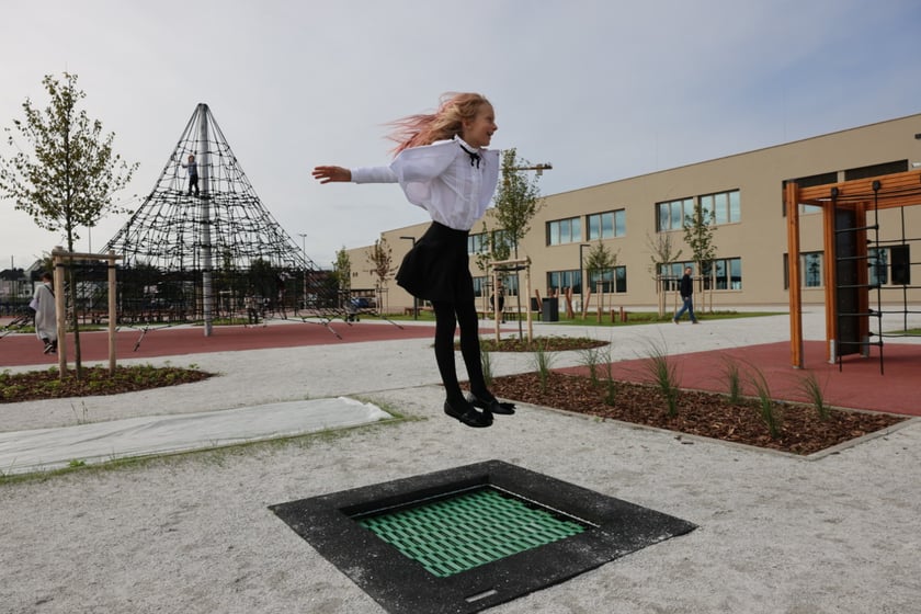 Rozpoczęcie roku szkolnego w nowej szkole przy ul. Asfaltowej we Wrocławiu