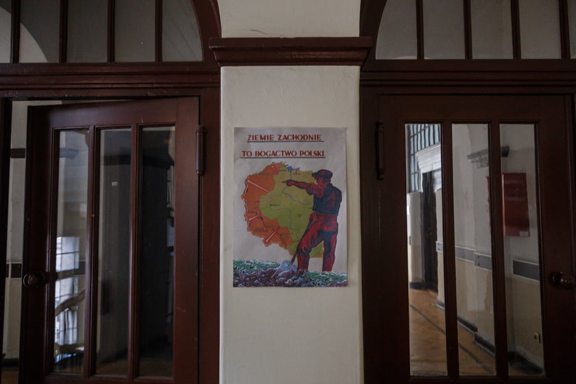 Gmach siedziby Dyrekcji Okręgu Telekomunikacji i Poczty Polskiej przy ul. Powstańców Śląskich 134-138. Budynek był wystawiony przez Orange na sprzedaż za blisko 40 mln zł.