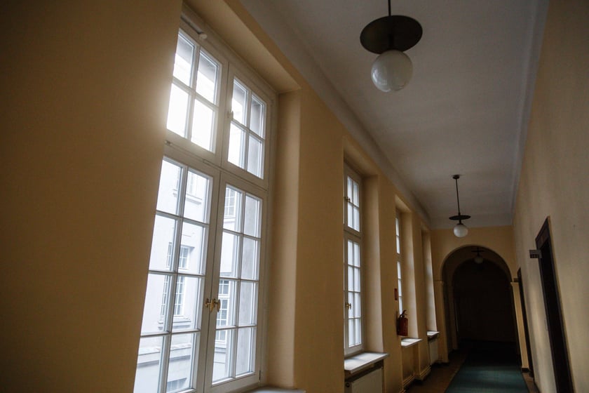 Gmach siedziby Dyrekcji Okręgu Telekomunikacji i Poczty Polskiej przy ul. Powstańców Śląskich 134-138. Budynek był wystawiony przez Orange na sprzedaż za blisko 40 mln zł.