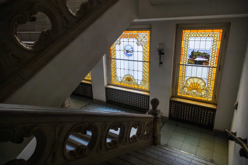 Gmach siedziby Dyrekcji Okręgu Telekomunikacji i Poczty Polskiej przy ul. Powstańców Śląskich 134-138. Budynek był wystawiony przez Orange na sprzedaż za blisko 40 mln zł.