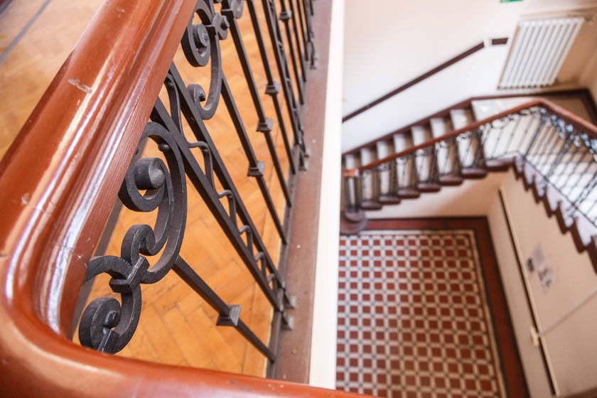 Gmach siedziby Dyrekcji Okręgu Telekomunikacji i Poczty Polskiej przy ul. Powstańców Śląskich 134-138. Budynek był wystawiony przez Orange na sprzedaż za blisko 40 mln zł.