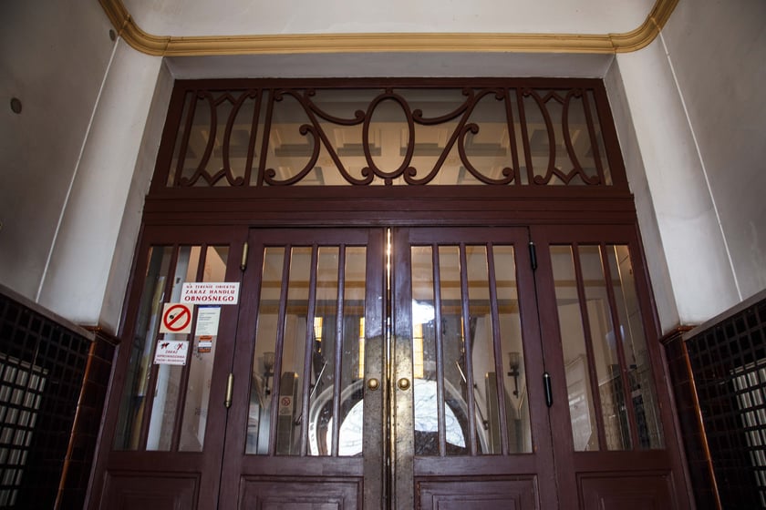 Gmach siedziby Dyrekcji Okręgu Telekomunikacji i Poczty Polskiej przy ul. Powstańców Śląskich 134-138. Budynek był wystawiony przez Orange na sprzedaż za blisko 40 mln zł.