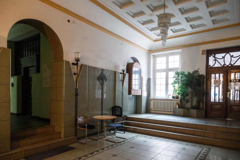 Gmach siedziby Dyrekcji Okręgu Telekomunikacji i Poczty Polskiej przy ul. Powstańców Śląskich 134-138. Budynek był wystawiony przez Orange na sprzedaż za blisko 40 mln zł.