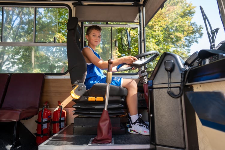 Piknik sportowy przy ulicy Trwałej z okazji udostępnia mieszkańcom nowych kort&oacute;w tenisowych