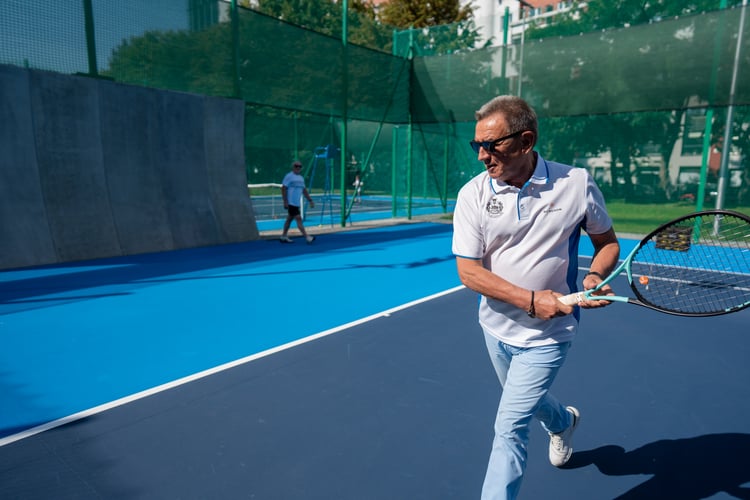 Piknik sportowy przy ulicy Trwałej z okazji udostępnia mieszkańcom nowych kort&oacute;w tenisowych