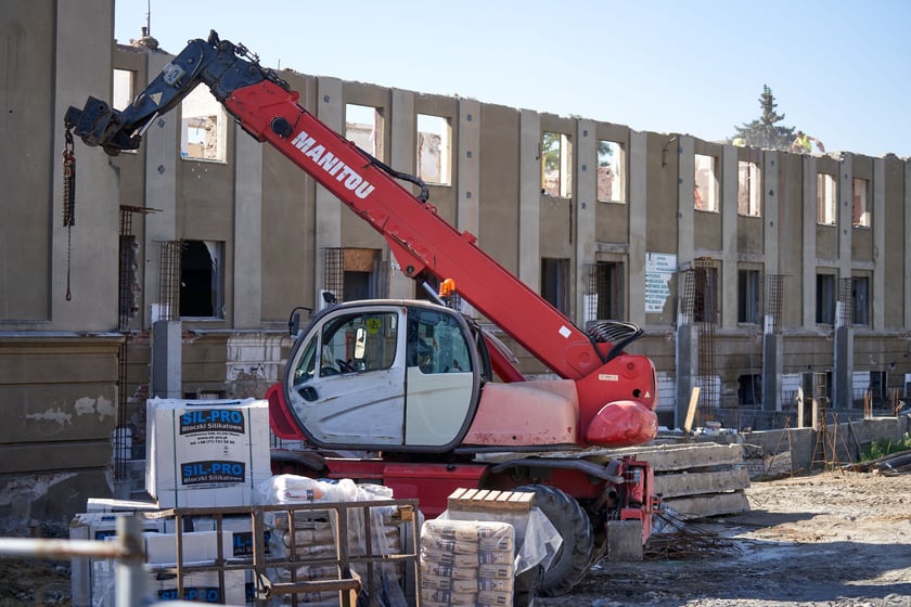 Gmach dawnego Zakładowego Domu Kultury WSK Hydral na Psim Polu