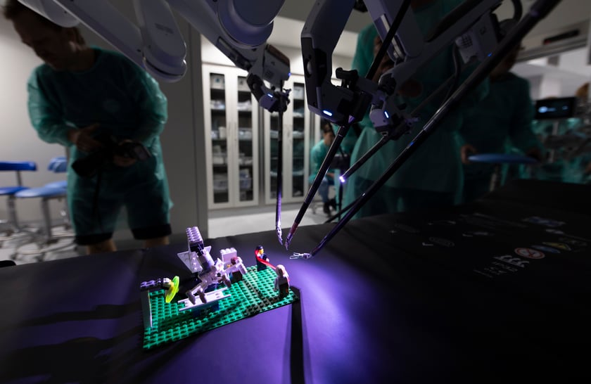 Otwarcie Uniwersyteckiego Centrum Chirurgii Robotycznej w USK