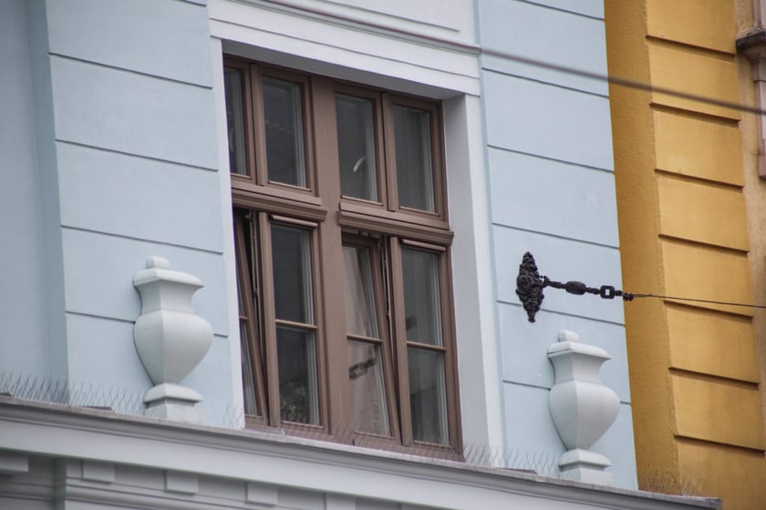 Uroczyste odsłonięcie tablicy pamiątkowej na wyremontowanym budynku należącym kiedyś do fabryki Otto Beckmann