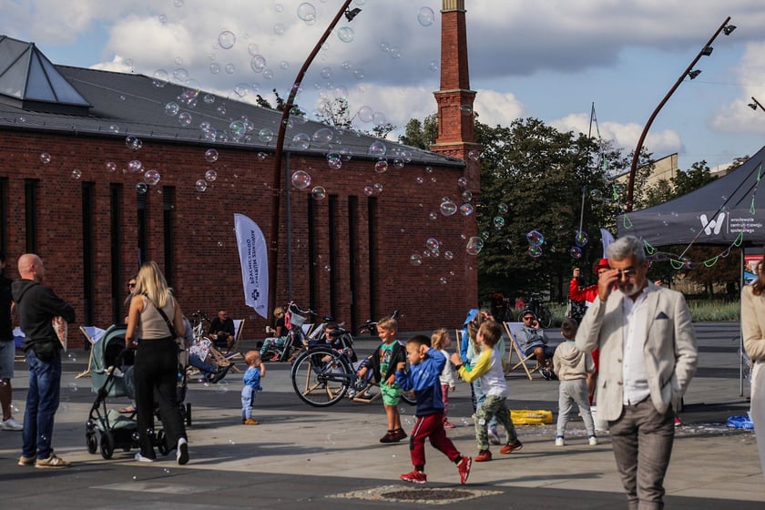 Pchli targ przy Centrum Historii Zajezdnia w niedzielę 24 września