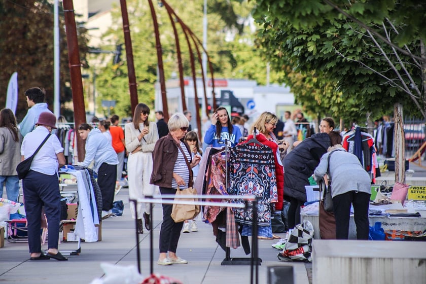 Pchli targ przy Centrum Historii Zajezdnia w niedzielę 24 września