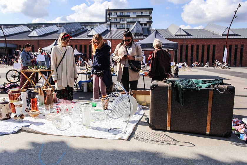 Pchli targ przy Centrum Historii Zajezdnia w niedzielę 24 września