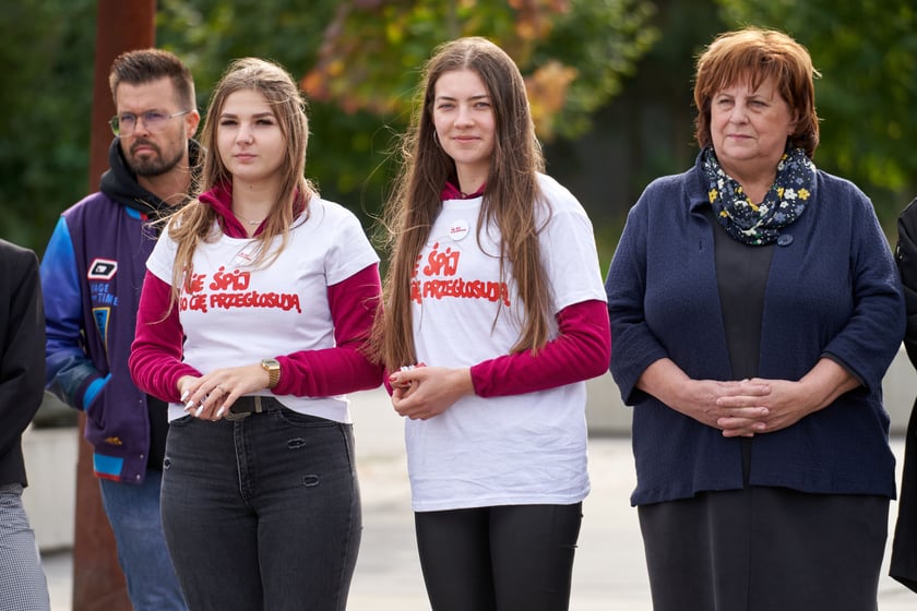 Na zdjęciu inaguracja mobilnego punktu rejestracji wyborców w Ikarusie, Centrum Historii Zajezdnia we Wrocławiu