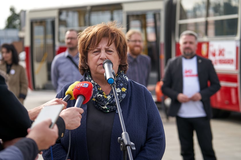 Na zdjęciu inaguracja mobilnego punktu rejestracji wyborców w Ikarusie, Centrum Historii Zajezdnia we Wrocławiu. Bożena Bronowicka, dyrektor Wydziały Spraw Obywatelskich UM we Wrocławiu