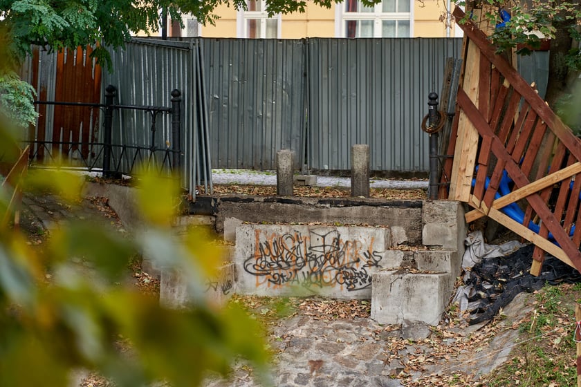 Fosa miejska i okolice, miejsce po Kładce św. Antoniego, październik 2023