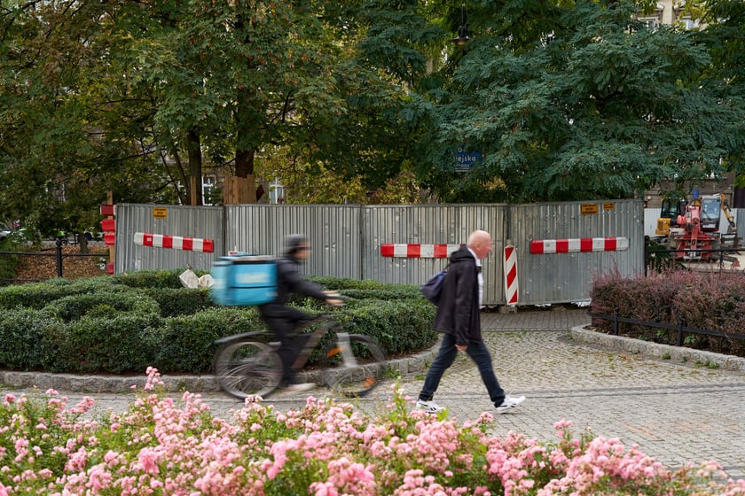 Fosa miejska i okolice, miejsce po Kładce św. Antoniego, październik 2023