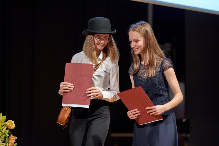 Nadanie przez prezydenta Wrocławia Jacka Sutryka stypendi&oacute;w samorządu Wrocławia przyznawanego w ramach &bdquo;Wrocławskiego programu wspierania uzdolnionych &ndash; PROMOVERE TALENTA&rdquo;