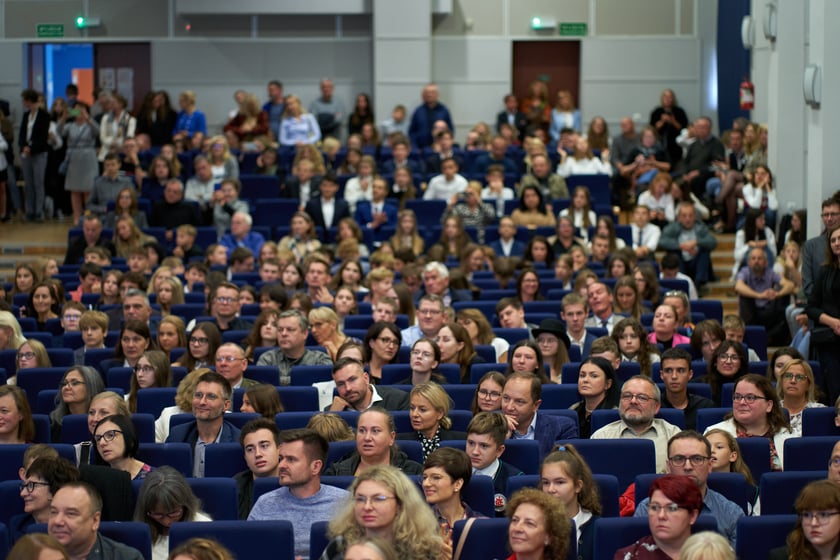 Nadanie przez prezydenta Wrocławia Jacka Sutryka stypendi&oacute;w samorządu Wrocławia przyznawanego w ramach &bdquo;Wrocławskiego programu wspierania uzdolnionych &ndash; PROMOVERE TALENTA&rdquo;