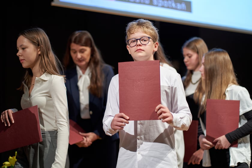 Nadanie przez prezydenta Wrocławia Jacka Sutryka stypendi&oacute;w samorządu Wrocławia przyznawanego w ramach &bdquo;Wrocławskiego programu wspierania uzdolnionych &ndash; PROMOVERE TALENTA&rdquo;