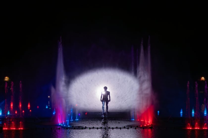 Nocny pokaz Fontanny Multimedialnej na zakończenie sezonu.