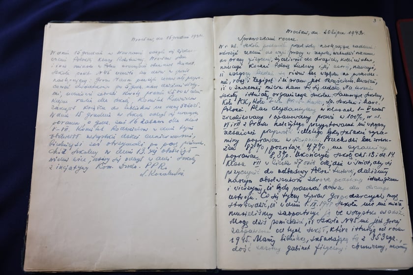 Kroniki szkolne Szkoły Podstawowej nr 45 przy ul. Krajewskiego we Wrocławiu
