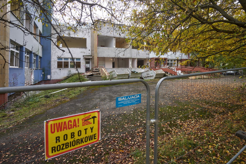 Wyburzanie budynku po przychodni Practimed, 24 października 2023