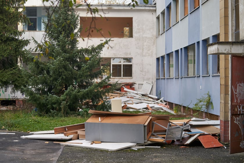 Wyburzanie budynku po przychodni Practimed, 24 października 2023