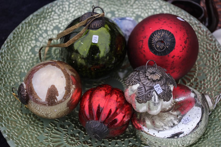 Giełda Staroci pod Iglicą przy Hali Stulecia we Wrocławiu