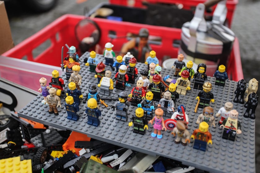 Giełda Staroci pod Iglicą przy Hali Stulecia we Wrocławiu