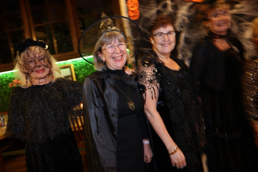 Bal seniorów "Z wizytą u rodziny Addamsów"