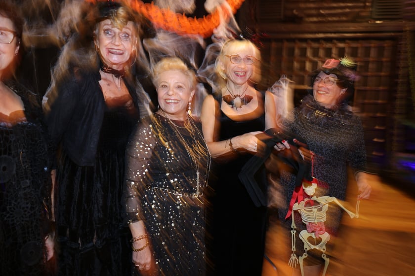 Bal seniorów "Z wizytą u rodziny Addamsów"