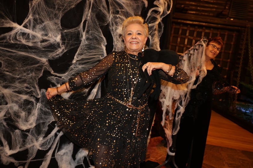 Bal seniorów "Z wizytą u rodziny Addamsów"