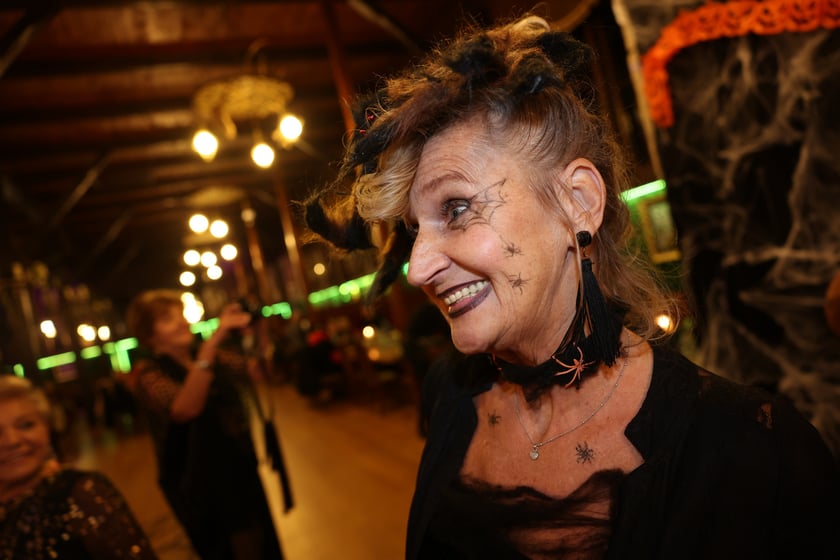 Bal seniorów "Z wizytą u rodziny Addamsów"