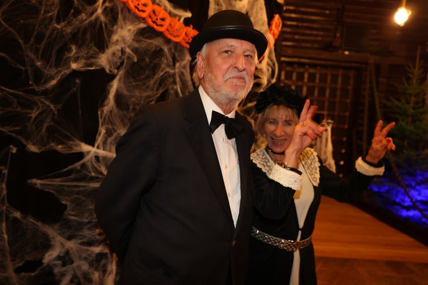 Bal seniorów "Z wizytą u rodziny Addamsów"