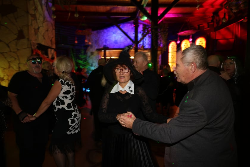 Bal seniorów "Z wizytą u rodziny Addamsów"