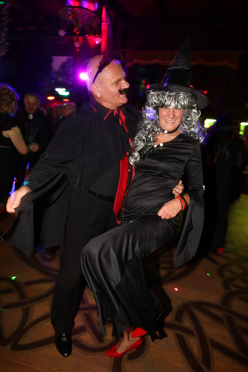 Bal seniorów "Z wizytą u rodziny Addamsów"