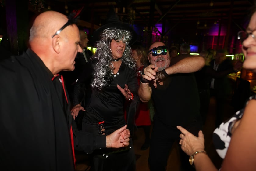 Bal seniorów "Z wizytą u rodziny Addamsów"