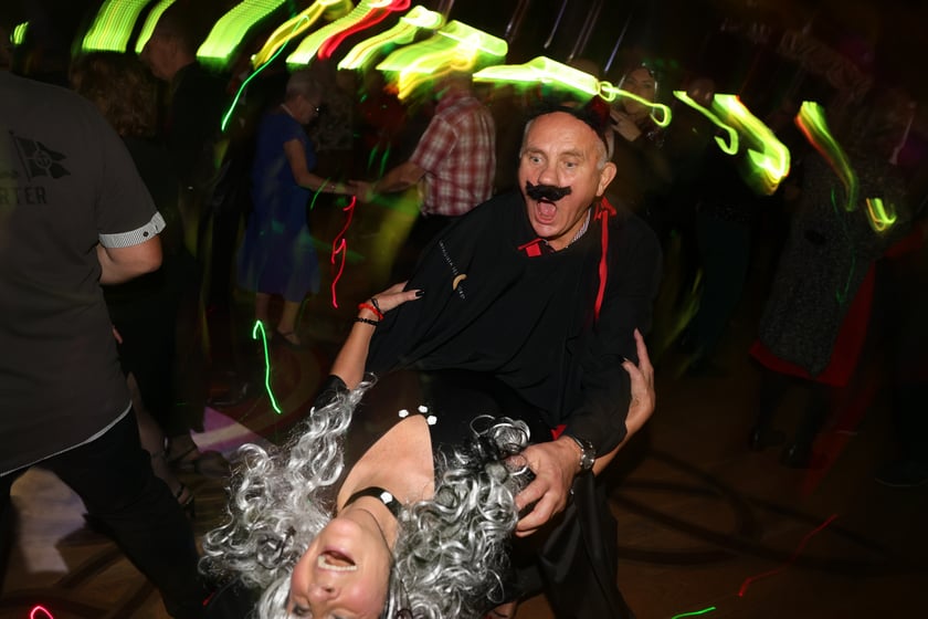 Bal seniorów "Z wizytą u rodziny Addamsów"