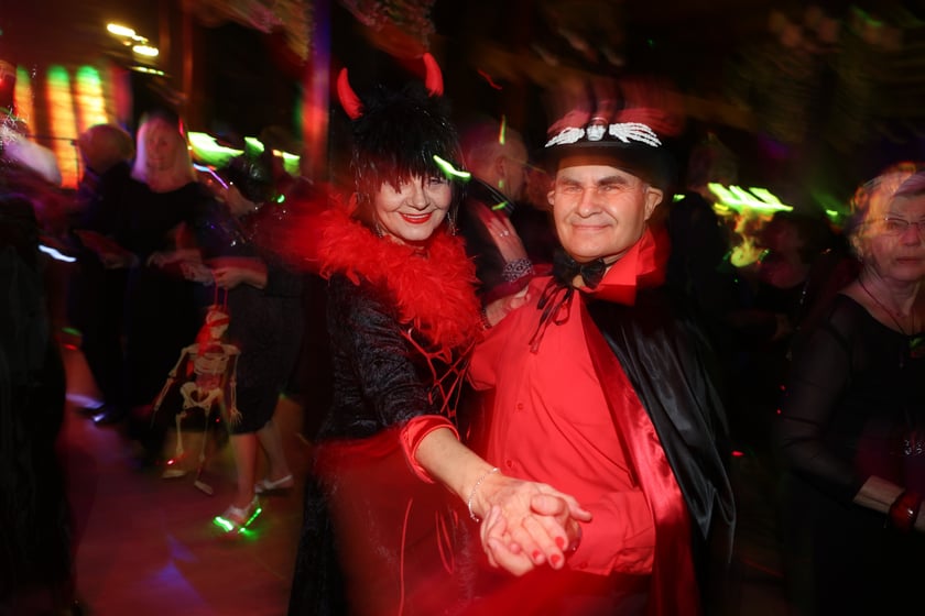 Bal seniorów "Z wizytą u rodziny Addamsów"