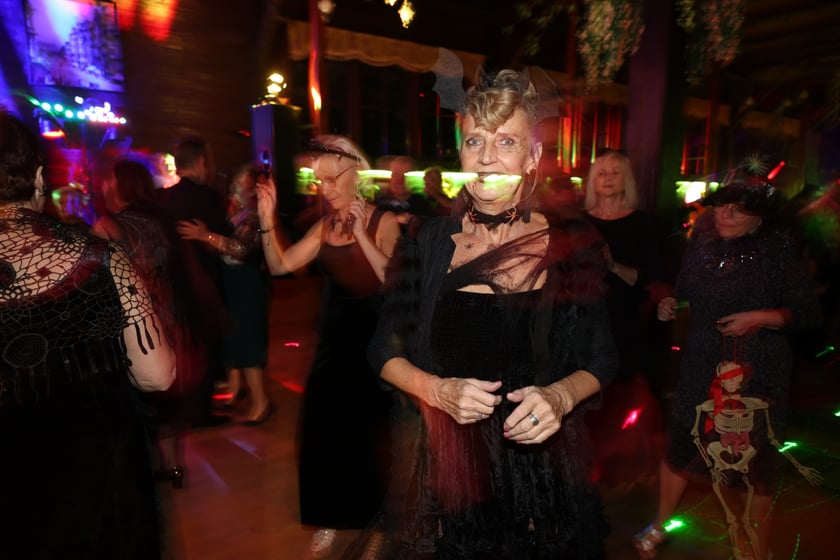 Bal seniorów "Z wizytą u rodziny Addamsów"