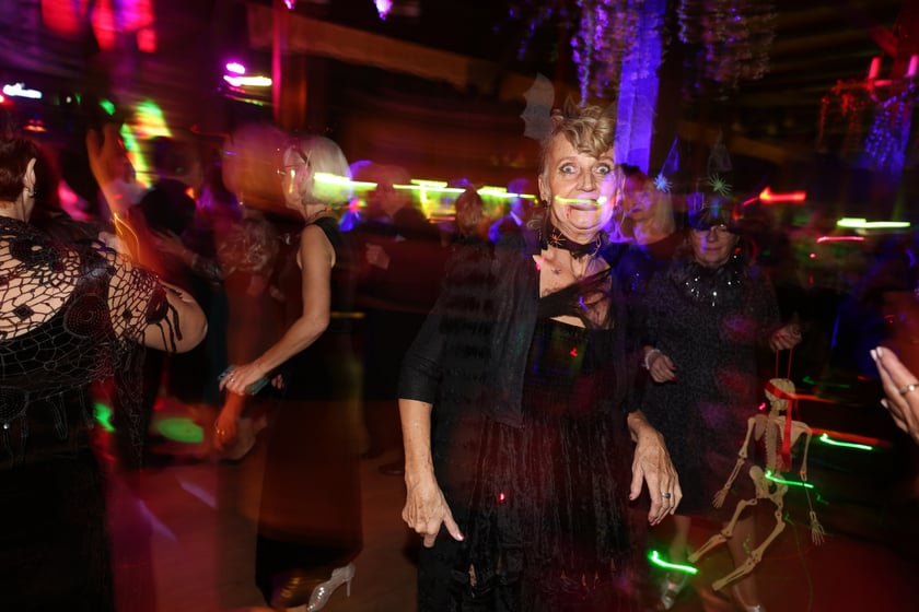 Bal seniorów "Z wizytą u rodziny Addamsów"