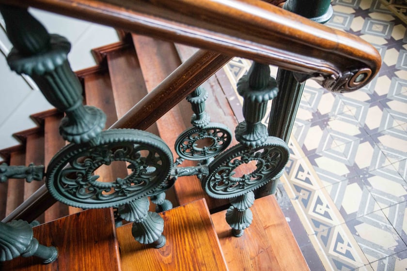 Odnowiona klatka schodowa w kamienicy przy ulicy Lelewela