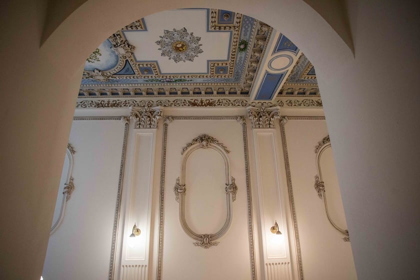 Odnowiona klatka schodowa w kamienicy przy ulicy Lelewela