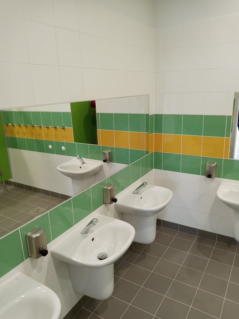 Węzeł sanitarny w przedszkolu przy ul. Dębickiej