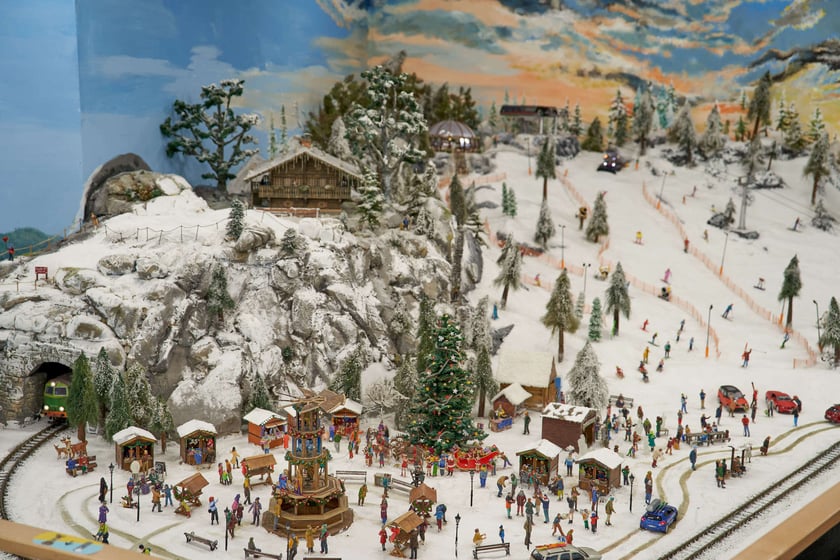 Sceny z życia Kolejkowa