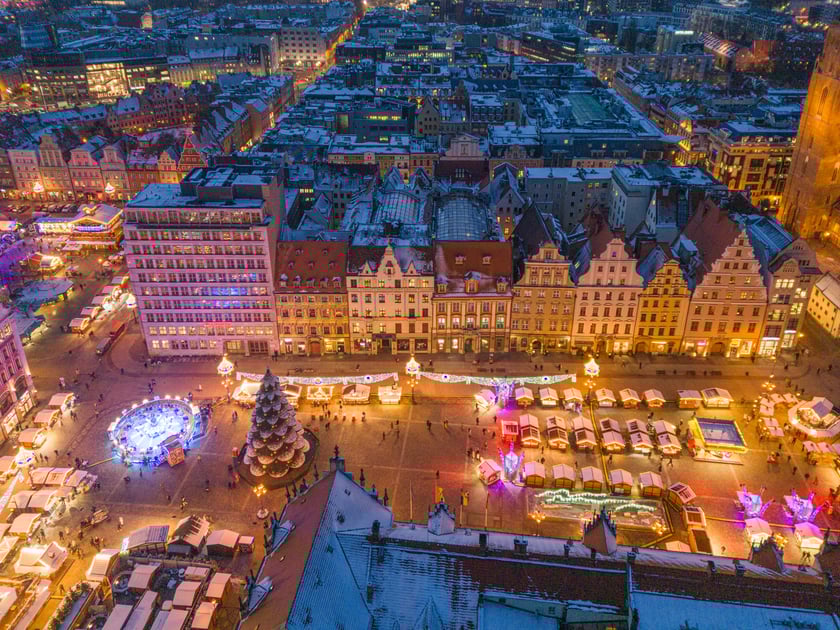 Jarmark Bożonarodzeniowy 2023 we Wrocławiu - zdjęcia z drona